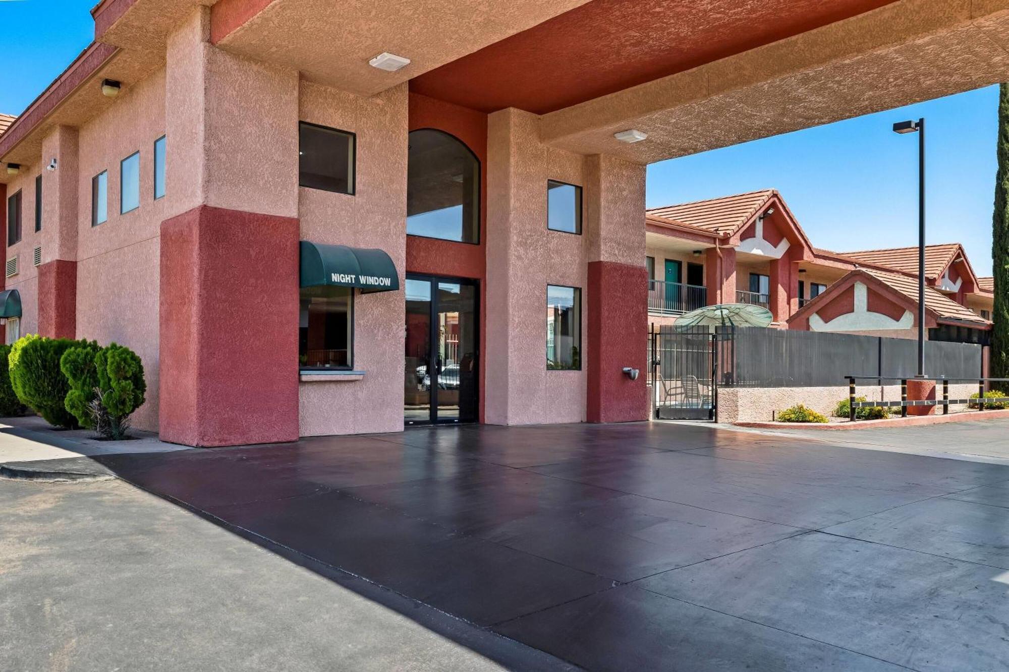 Days Inn By Wyndham Tucson Airport Drexel Heights Buitenkant foto