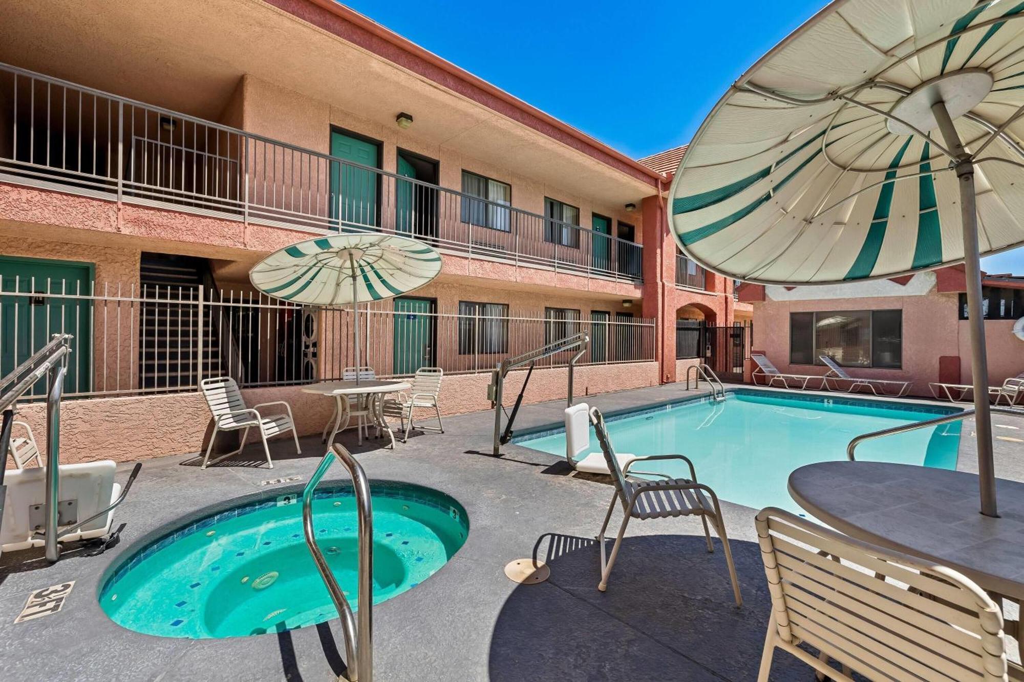 Days Inn By Wyndham Tucson Airport Drexel Heights Buitenkant foto